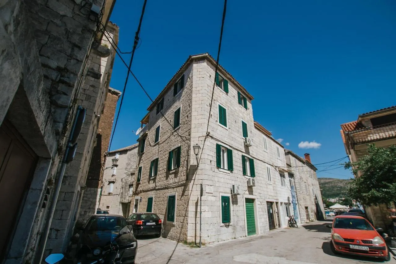 Apartments Ivana تروغير